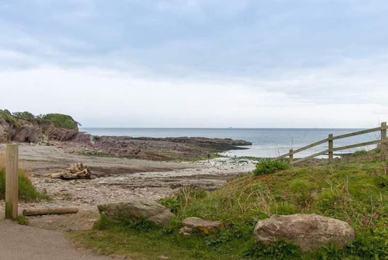 Cosy Beachfront Retreat With Stunning Sea Views & Free Access To A Local Indoor Pool Talland Exterior photo